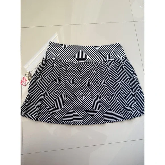 Tommy Bahama Everyday Active Skort Navy White Geometric Stripe Pleated XS NEW - Picture 3 of 7